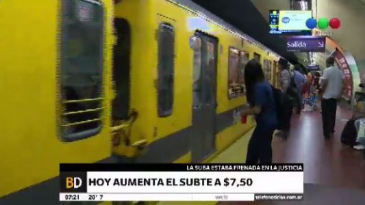 Subte a $7,50: trabajadores liberan los molinetes y "silbatazo" de universitarios