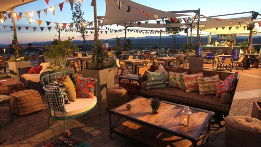 Bares y restaurantes de la Ciudad podrán habilitar terrazas y patios