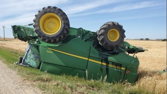 Detuvieron a trabajador agrícola que salió alcoholizado y volcó la cosechadora