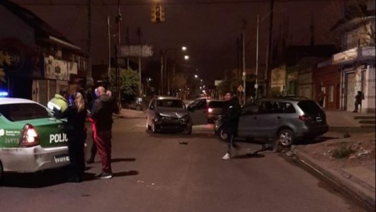 Detuvieron a cuatro policías acusados de robar 500 mil pesos a un automovilista que acababa de chocar