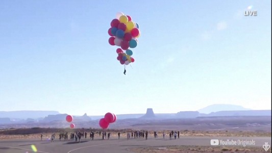 Un mago que hizo la gran Up y salió volando con globos