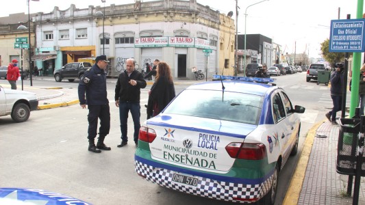 Vecinos lincharon a un hombre acusado de abuso y los policías tuvieron que hacerle RCP