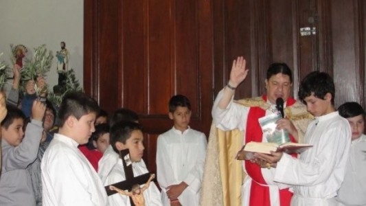 Declaración de otro niño complica al cura Escobar Gaviria en causa por abusos sexuales