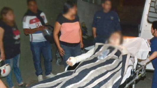 Detuvieron a una mujer por rociar con alcohol y prender fuego a su marido