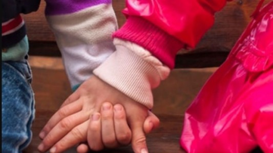 A la espera de una familia: buscan la adopción de cinco hermanitos