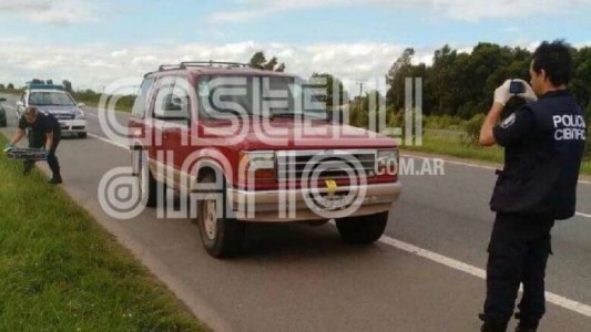 Hallaron una camioneta abandonada en la ruta 2 con casi 200 mil pesos en su interior