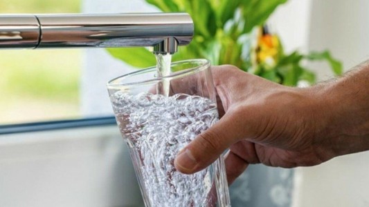 Quejas por el mal olor y sabor del agua en el Gran Buenos Aires