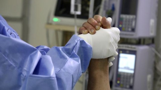 En Mendoza aplican el "protocolo del último adiós" para pacientes terminales con Covid-19