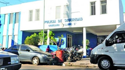 Detuvieron a tres policías acusados de "pasear" a un preso que terminó muriendo