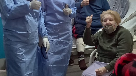 Aguilares: celebraron el alta de pacientes de 83 y 85 años que tenían COVID-19