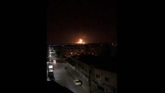 Impresionante explosión en un almacén de municiones de Jordania