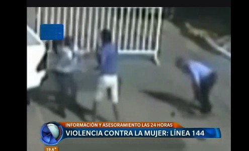 Un hombre le dio una trompada a una agente de tránsito que lo había multado