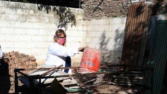 Comenzó el descacharreo en Tucumán para evitar la coinfección corona-dengue