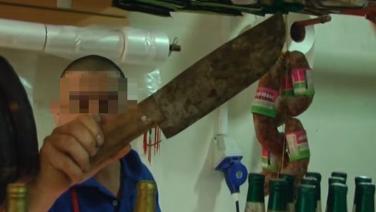 Un carnicero atacó a cuchilladas a su expareja y a su exsuegra