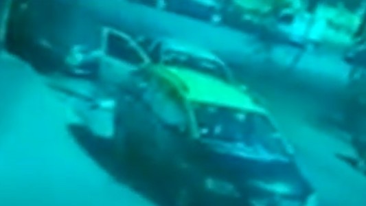 Video: tiraron un cuerpo desde un auto en Villa Pueyrredón