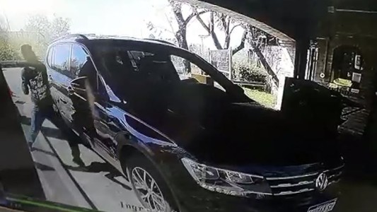 Violento ataque de motochorros en la entrada de un country