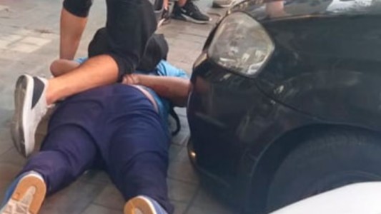 Menores balearon a un hombre para robarle y huyeron: vecinos los detuvieron