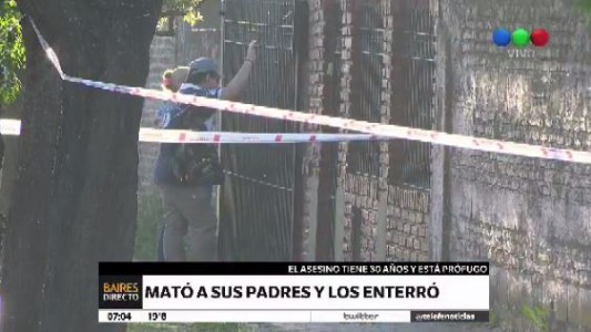 Mató a sus padres, los enterró en el jardín y se lo confesó a una amiga