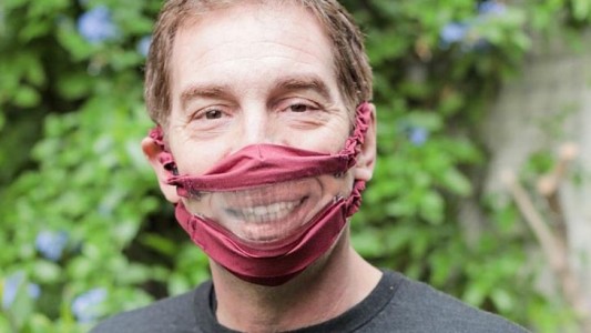 Distribuyen unos 1500 barbijos para personas hipoacúsicas en la Ciudad