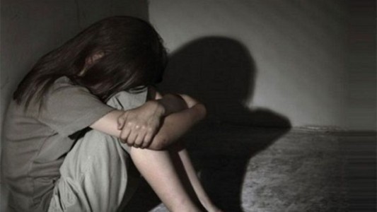 Violó a su hija, la embarazó y la golpeó para que pierda el bebé