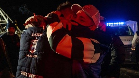 Los ocho marineros naufragaron en Bahía Blanca llegaron sanos y salvos a Mar del Plata