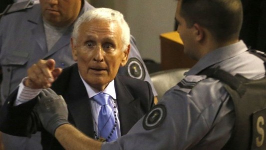 Un tribunal otorgó el arresto domiciliario al represor Miguel Etchecolatz, pero seguirá preso por otras causas