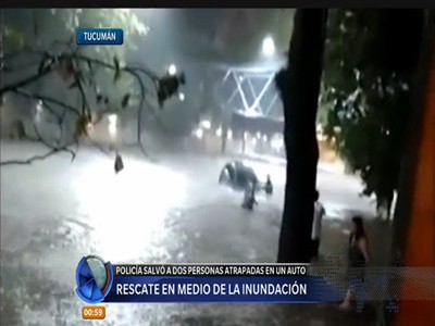 Rescate en la inundación en Tucumán