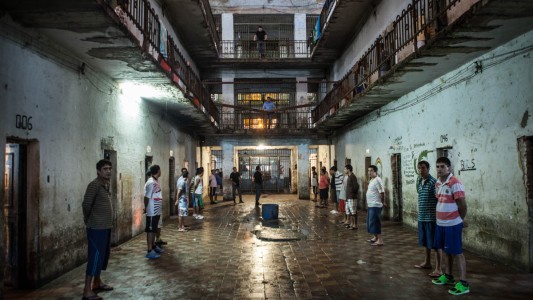 Un preso estranguló a su pareja durante una visita y se quitó la vida