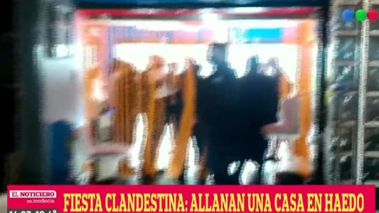 Decoró su casa como un boliche y organizó una fiesta clandestina