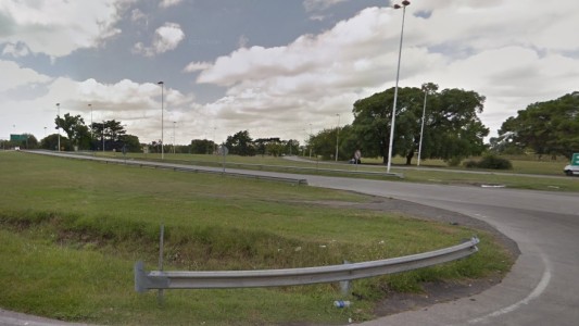 Motociclista murió al caerse en la autopista y ser arrastrado por un camión que no se detuvo para asistirlo