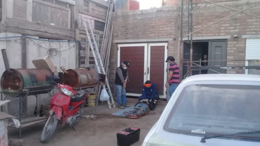 Reparaba su casa, perdió el equilibrio en la escalera y cayó desde 3 metros: está internado