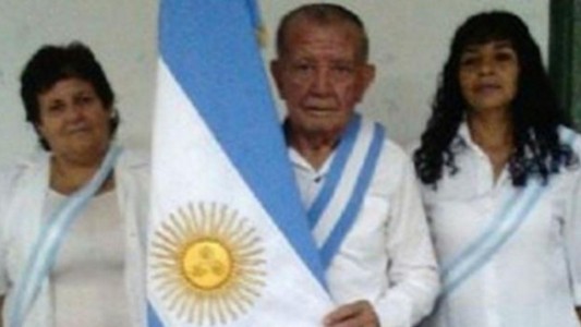 Tiene 80 años y terminó el secundario como abanderado