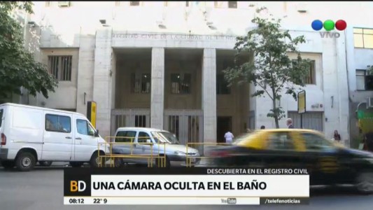 Una cámara oculta filmaba a las mujeres en un baño del Registro Civil