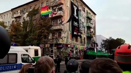1500 policías para desalojar un histórico edificio okupado en Berlín