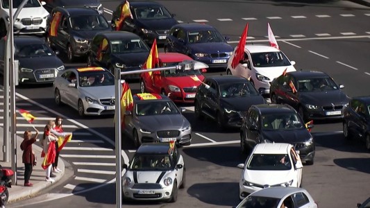 Otro multitudinario banderazo contra la cuarentena