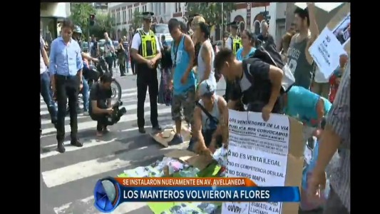 Los manteros volvieron a Flores