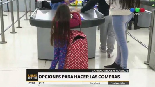 Los supermercados ya no entregan más bolsas de plástico