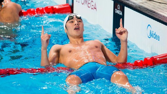 Un nadador japonés, tetracampeón mundial fue suspendido por infiel