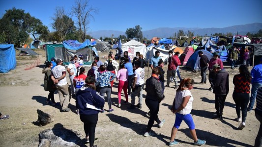 Tensión en un asentamiento del sur de la capital salteña por la detención de un referente de la toma
