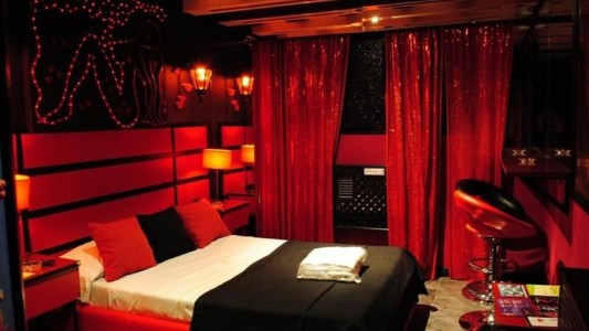 Reabrirán los telos porteños: cómo será el protocolo