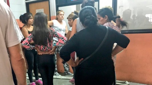 Una mujer intentó prenderse fuego por un reclamo de viviendas en la Municipalidad de Quilmes