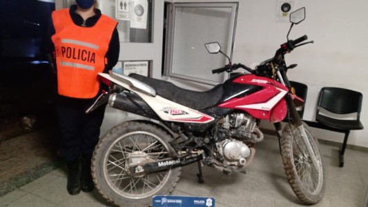 Borracho denunció que le habían robado su moto y estaba tirada a unos pocos metros