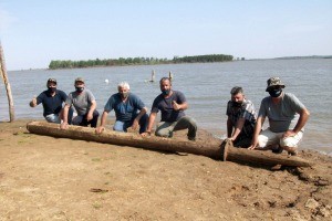 Hallan el mástil de una antigua embarcación que naufragó hace 94 años, frente a San Pedro