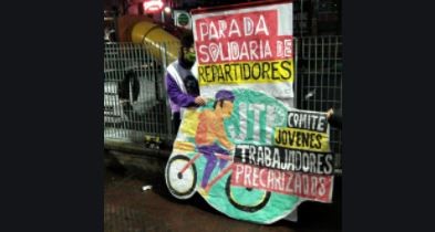 Repartidores de deliverys reclaman la rehabilitación de un toma corriente en Plaza Serrano