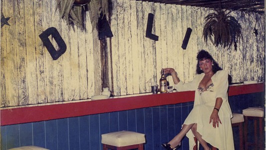 Publican el primer libro de fotografías que busca preservar la memoria trans