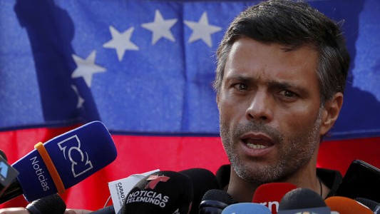 Leopoldo López, el líder opositor venezolano, se fue de la Embajada donde estaba refugiado