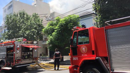Se incendia una fábrica de juguetes en Versalles