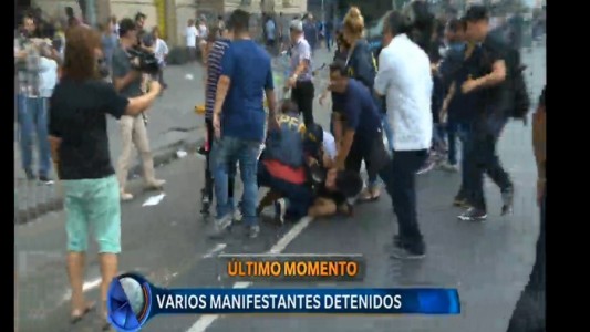 Corte de manteros en Once al encontrar cerrada la sede de Gobierno porteño para censarse