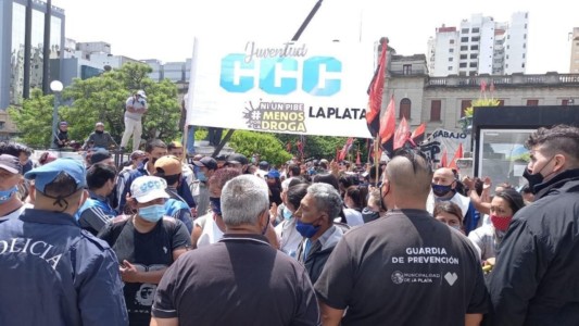 Unas 400 personas intentaron tomar la Municipalidad de La Plata