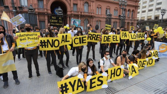 Los trabajadores de Flybondi exigen volar desde El Palomar